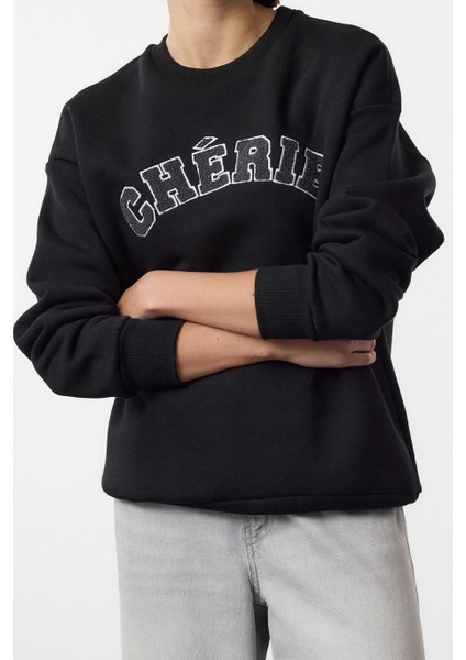 Kadın Oversize Bisiklet Yaka Düşük Kol Uzun Kalın Polarlı Rahat Kesim Slogan Nakışlı Örme Sweatshirt