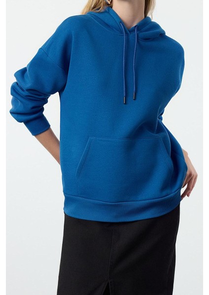 Kadın Moda Bol Kapüşonlu Düşük Kol Uzun Kalın Içi Polarlı Kanguru Cepli Geniş Kalıp Örme Sweatshirt