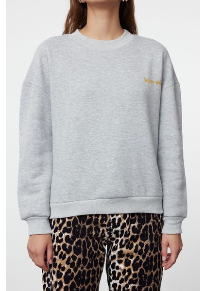 Kadın Moda Şık Regular Bisiklet Yaka Düşük Kol Regular Nakışlı Sweatshirt
