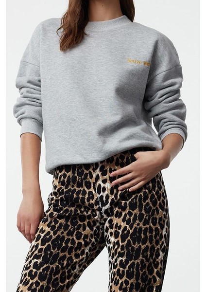 Kadın Moda Şık Regular Bisiklet Yaka Düşük Kol Regular Nakışlı Sweatshirt modelleri