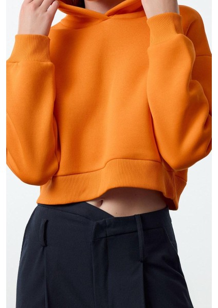 Kadın Moda Şık Relaxed Kapüşonlu Düşük Kol Crop Kalın Içi Polarlı Rahat Kesim Crop Örme Sweatshirt