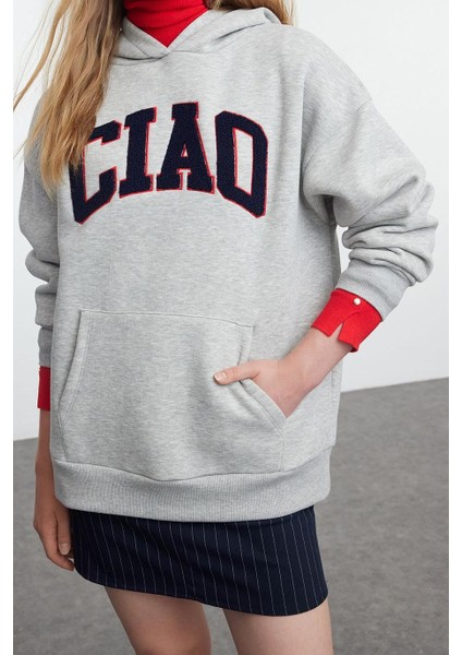 Kadın Bol Kapüşonlu Düşük Kol Uzun Kalın Içi Polarlı Sloganlı Geniş Kesim Örme Sweatshirt