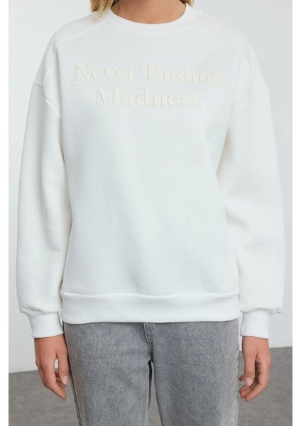 Kadın Bol Bisiklet Yaka Düşük Kol Uzun Slogan Nakışlı Geniş Kalıp Kalın Içi Polarlı Örme Sweatshirt