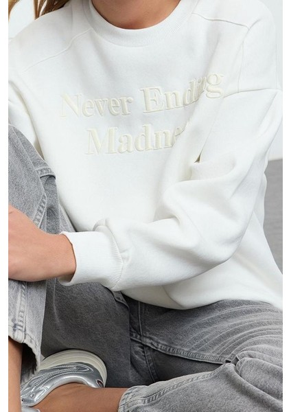 Kadın Bol Bisiklet Yaka Düşük Kol Uzun Slogan Nakışlı Geniş Kalıp Kalın Içi Polarlı Örme Sweatshirt