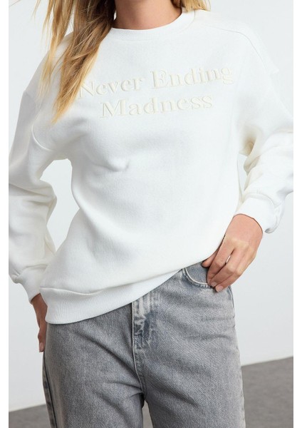 Kadın Bol Bisiklet Yaka Düşük Kol Uzun Slogan Nakışlı Geniş Kalıp Kalın Içi Polarlı Örme Sweatshirt