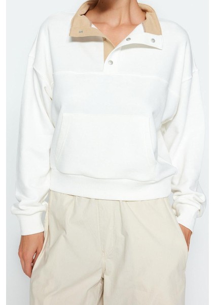 Kadın Dik Yaka Standart Kol Normal Kalıp Çıtçıtlı Dikiş Detaylı Kalın Örme Sweatshirt