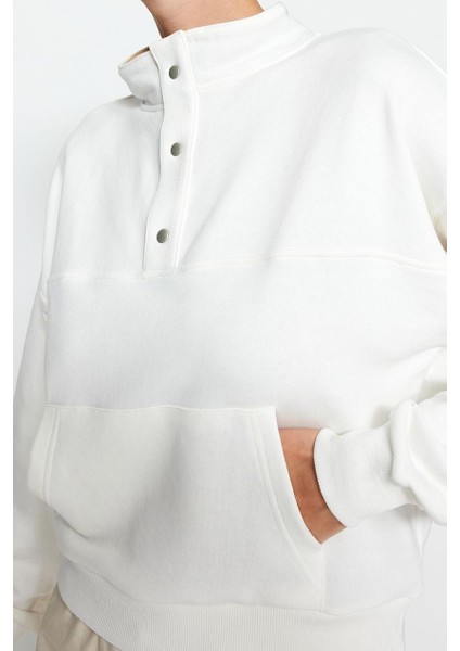 Kadın Dik Yaka Standart Kol Normal Kalıp Çıtçıtlı Dikiş Detaylı Kalın Örme Sweatshirt