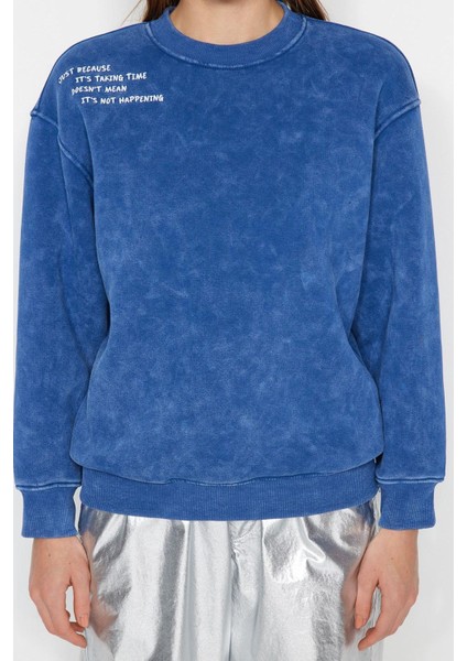 Kadın Bisiklet Yaka Düşük Kol Eskitme Kalın Içi Polarlı Kalıp Nakışlı Örme Sweatshirt