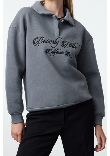 Kadın Oversize Gömlek Yaka Düşük Kol Uzun Gömlek Yaka Nakışlı Fit Kalın Içi Polarlı Örme Sweatshirt