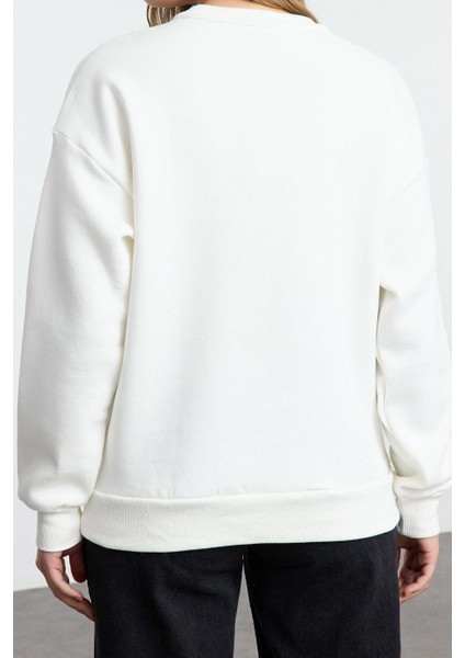 Kadın Bol Bisiklet Yaka Düşük Kol Uzun Kalın Içi Polarlı Slogan Patch Geniş Kesim Örme Sweatshirt indirimleri