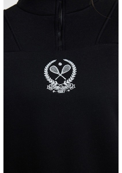 Kadın Fermuarlı Yaka Standart Nakışlı Normal Kalıp Kalın Polarlı Fermuarlı Yaka Örme Sweatshirt