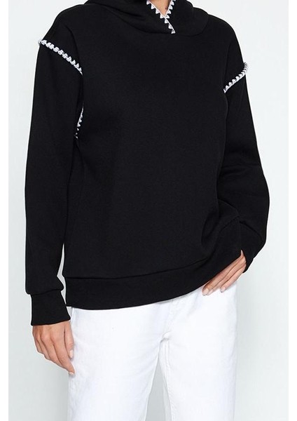 Kadın Moda Şık Regular Kapüşonlu Düşük Kol Regular Kroşeta Detaylı Kalın Içi Polarlı Örme Sweatshirt