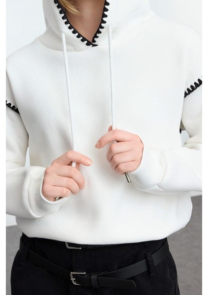 Kadın Moda Şık Regular Kapüşonlu Düşük Kol Regular Kroşeta Detaylı Kalın Içi Polarlı Örme Sweatshirt