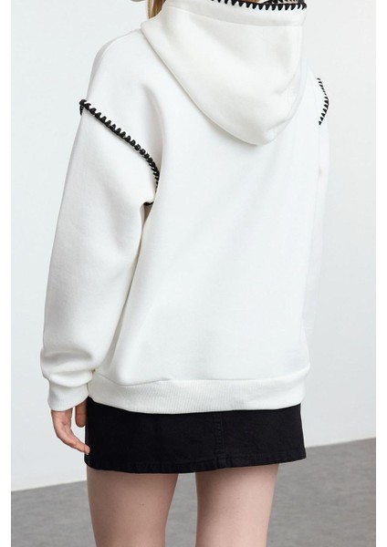 Kadın Moda Şık Regular Kapüşonlu Düşük Kol Regular Kroşeta Detaylı Kalın Içi Polarlı Örme Sweatshirt