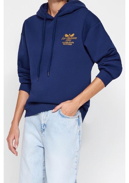 Kadın Kapüşonlu Düşük Kol Standart Normal Kalıp Nakışlı Kalın Polarlı Örme Sweatshirt