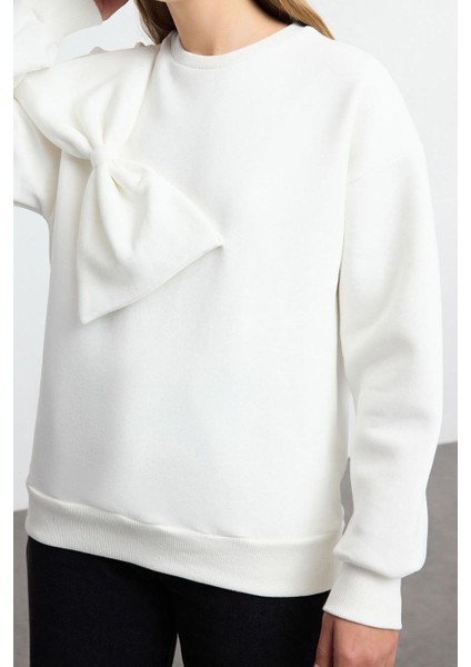 Kadın Moda Şık Bol Bisiklet Yaka Düşük Kol Uzun Ince Kurdele Detaylı Rahat Kesim Örme Sweatshirt modelleri