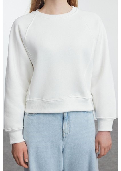 Kadın Moda Şık Regular Bisiklet Yaka Düşük Kol Regular Nervür Detaylı Normal Kalıp Örme Sweatshirt