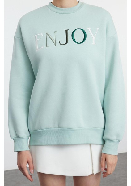 Kadın Regular Bisiklet Yaka Düşük Kol Standart Slogan Nakış Detaylı Normal Kalıp Örme Sweatshirt