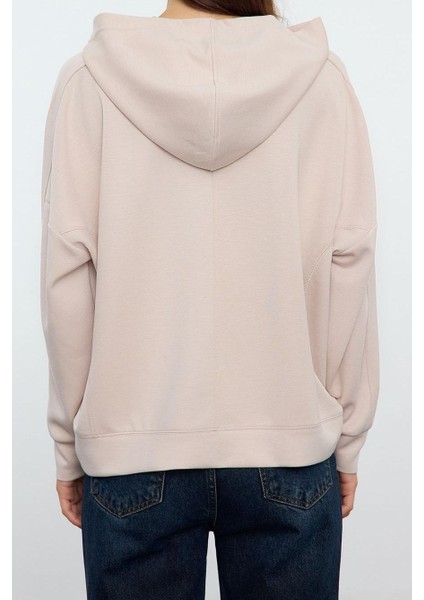 Kadın Relaxed Kapüşonlu Düşük Kol Rahat Kesim Yumuşak Tuşeli Dikiş Detaylı Örme Sweatshirt