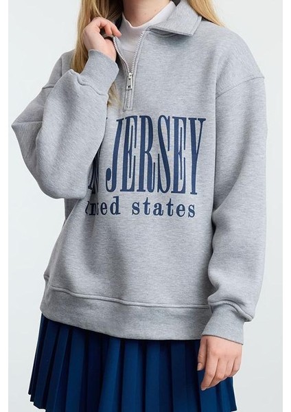Kadın Oversize Fermuarlı Yaka Uzun Kalıp Kalın Polarlı Slogan Baskılı Fermuarlı Örme Sweatshirt