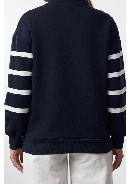 Kadın Fermuarlı Yaka Standart Kol Fermuar Detaylı Çizgili Normal Kalıp Örme Sweatshirt indirimleri