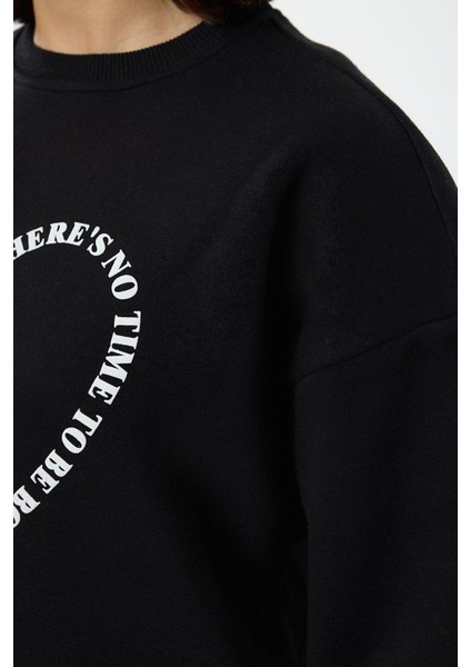 Kadın Bol Bisiklet Yaka Düşük Kol Uzun Geniş Kalıp Sırt Baskılı Kalın Içi Polarlı Örme Sweatshirt fırsatları