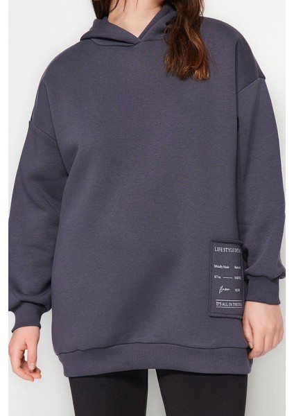 Büyük Beden Relaxed Kapüşonlu Düşük Kol Regular Slogan Detaylı Içi Polar Kalın Örme Sweatshirt