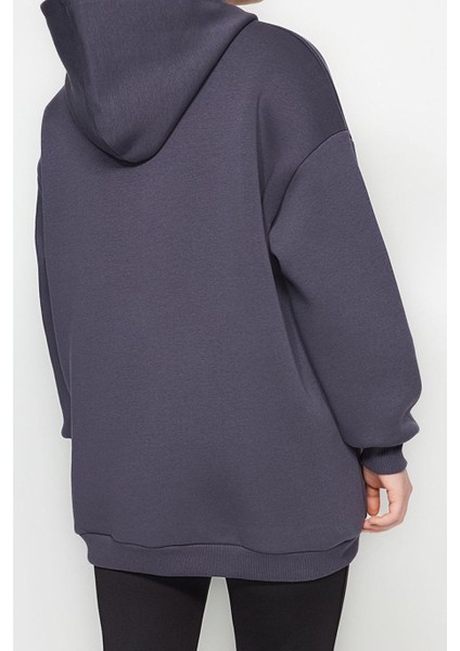 Büyük Beden Relaxed Kapüşonlu Düşük Kol Regular Slogan Detaylı Içi Polar Kalın Örme Sweatshirt