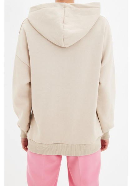 Tarz Bol Kapüşonlu Düşük Kol Uzun Kalın Içi Polarlı Nakışlı Geniş Kalıp Cepli Örme Sweatshirt modelleri