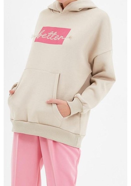 Tarz Bol Kapüşonlu Düşük Kol Uzun Kalın Içi Polarlı Nakışlı Geniş Kalıp Cepli Örme Sweatshirt indirimleri