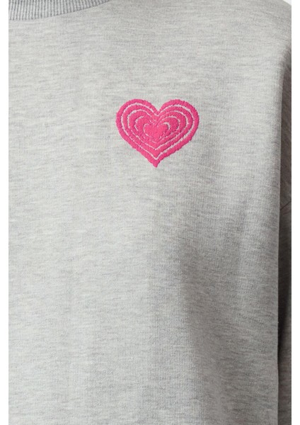 Oversize Bisiklet Yaka Düşük Kol Uzun Kalın Polarlı Sırt Kabartma Baskılı Örme Sweatshirt modelleri