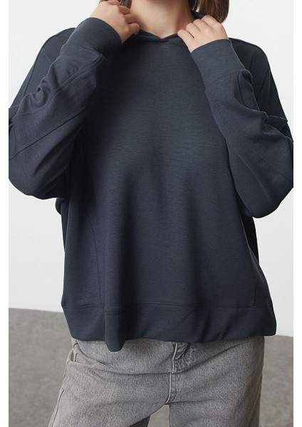 Relaxed Kapüşonlu Düşük Kol Rahat Kesim Yumuşak Tuşeli Dikiş Detaylı Örme Sweatshirt