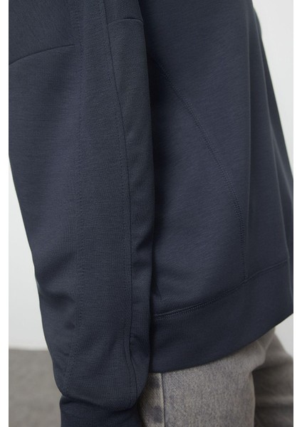 Relaxed Kapüşonlu Düşük Kol Rahat Kesim Yumuşak Tuşeli Dikiş Detaylı Örme Sweatshirt