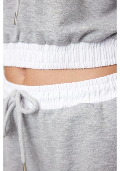 Tarz Crop Kapüşonlu Düşük Kol Crop Normal Kalıp Dokuma Garnili Kalın Örme Sweatshirt modelleri