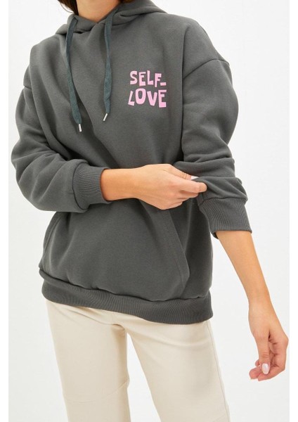 Oversize Kapüşonlu Düşük Kol Uzun Sırt Baskı Geniş Kalıp Kalın Içi Polarlı Örme Sweatshirt modelleri