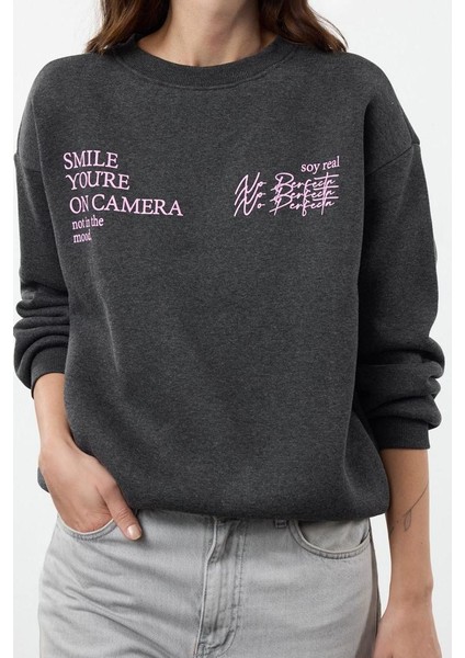 Regular Bisiklet Yaka Standart Kol Regular Basic Fit Baskılı Kalın Içi Polarlı Örme Sweatshirt