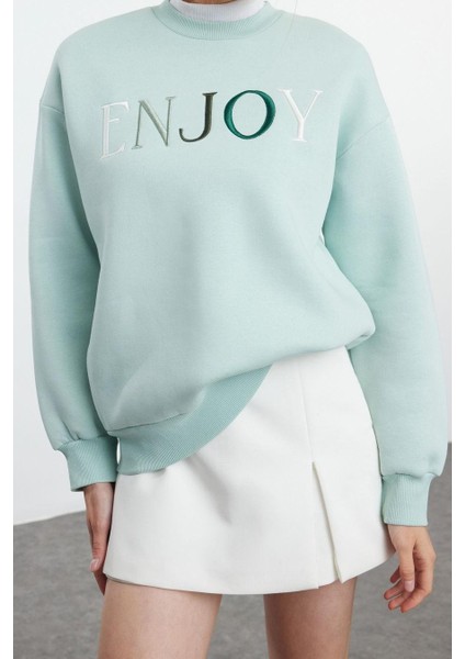 Regular Bisiklet Yaka Düşük Kol Standart Slogan Nakış Detaylı Normal Kalıp Örme Sweatshirt