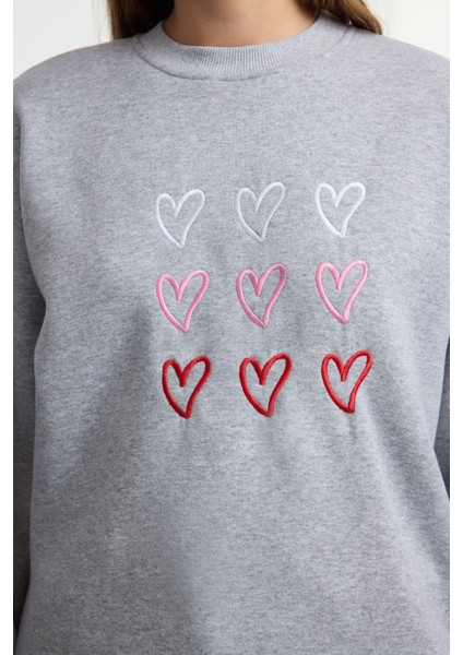 Bol Bisiklet Yaka Düşük Kol Uzun Kalp Nakışlı Geniş Kalıp Kalın Içi Polarlı Örme Sweatshirt modelleri