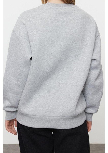 Oversize Bisiklet Yaka Düşük Kol Uzun Kalın Polarlı Rahat Kesim Slogan Nakışlı Örme Sweatshirt