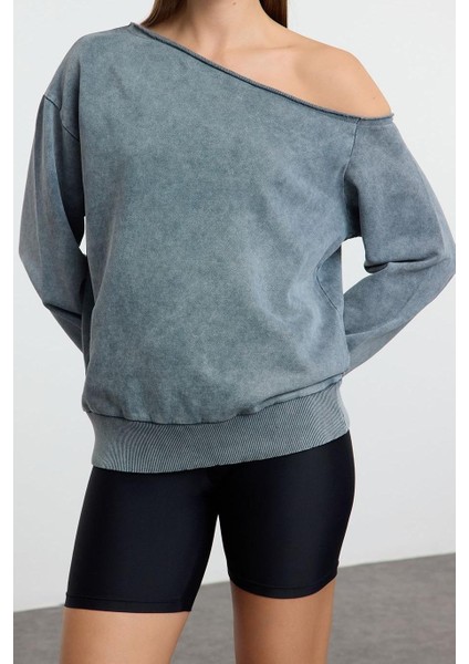 Bol Asimetrik Yaka Düşük Kol Uzun Yıkamalı Geniş Kalıp Asimetrik Yaka Kalın Örme Sweatshirt fiyatları