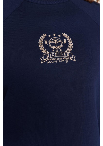 Büyük Beden Oversize Bisiklet Yaka Reglan Kol Kalın Içi Polarlı Nakış Detaylı Örme Sweatshirt fırsatları