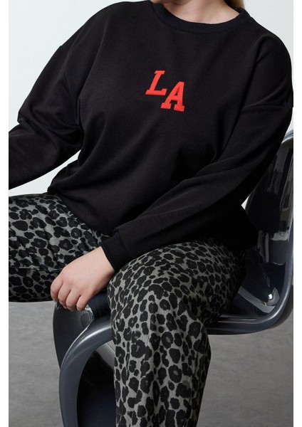 Büyük Beden Tarz Oversize Bisiklet Yaka Düşük Kol Regular Nakış Detaylı Örme Sweatshirt fiyatları