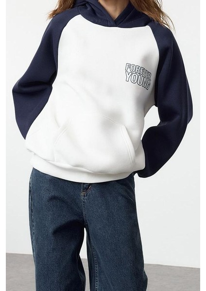 Tarz Bol Kapüşonlu Reglan Kol Uzun Slogan Baskılı Kalıp Kalın Içi Polarlı Örme Sweatshirt