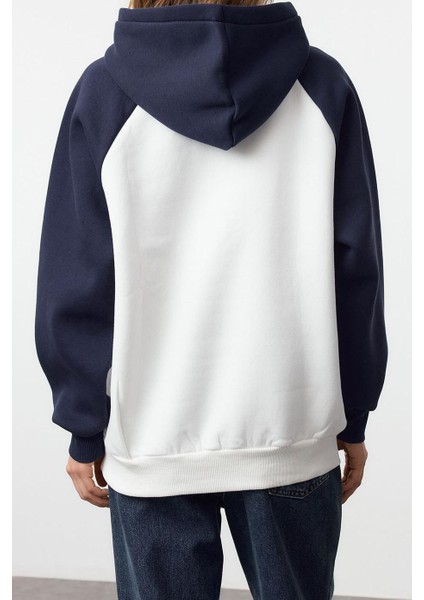 Tarz Bol Kapüşonlu Reglan Kol Uzun Slogan Baskılı Kalıp Kalın Içi Polarlı Örme Sweatshirt