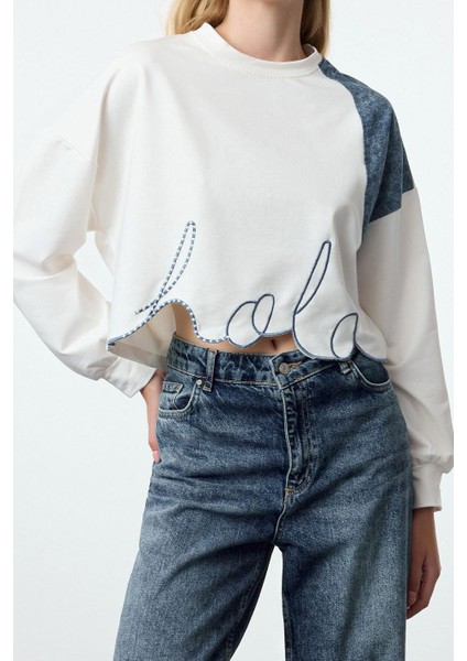 Relaxed Bisiklet Yaka Düşük Kol Crop Denim Garni ve Nakış Crop Kısa Relaxed Örme Sweatshirt
