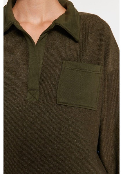 Polo Yaka Standart Kol Haki Kontrast Kumaş Cepli Polo Yaka Normal Kalıp Örme Sweatshirt fırsatları