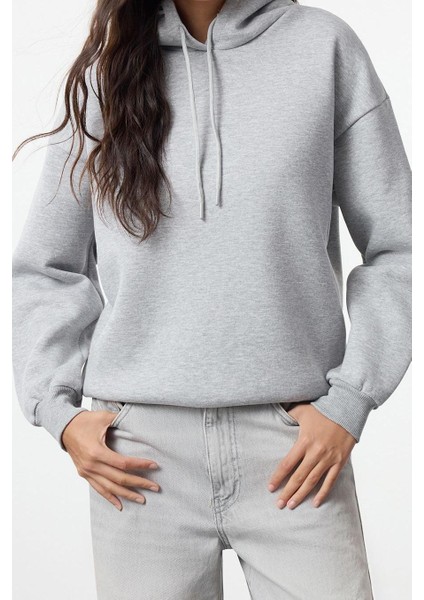 Oversize Kapüşonlu Düşük Kol Uzun Kalın Içi Polarlı Sırt Baskılı Geniş Kalıp Örme Sweatshirt