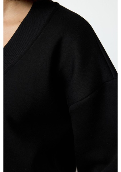 Regular V Yaka Düşük Kol Regular Basic Normal Kalıp V Yaka Kalın Içi Polarlı Örme Sweatshirt