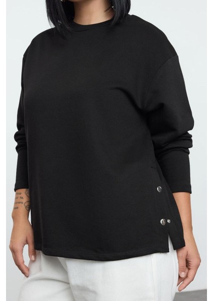 Büyük Beden Bisiklet Yaka Standart Kol Çıtçıt Detaylı Normal Kalıp Örme Sweatshirt