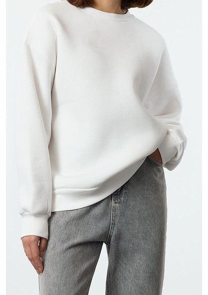 Tarz Oversize Bisiklet Yaka Düşük Kol Uzun Rahat Kesim Basic Kalın Içi Polarlı Örme Sweatshirt fiyatları